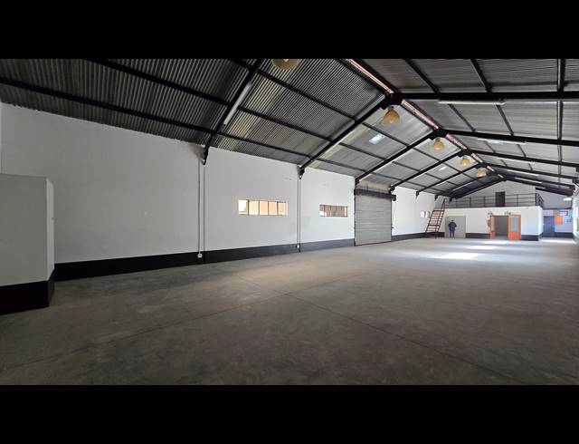 680M² WAREHOUSE TO LET IN SEBENZA